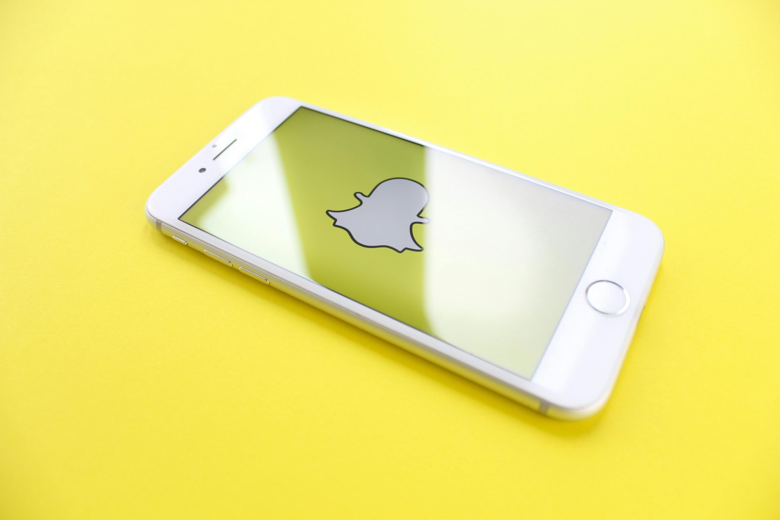 Snapchat  Launches ‘Groundbreaking’ AI Text-to-Image Model for Mobile
